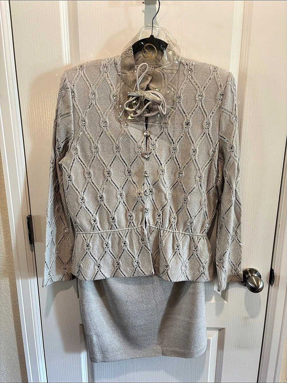 St. John Evening Geometric Knit Skirt Set in Gray Size 12 Like New